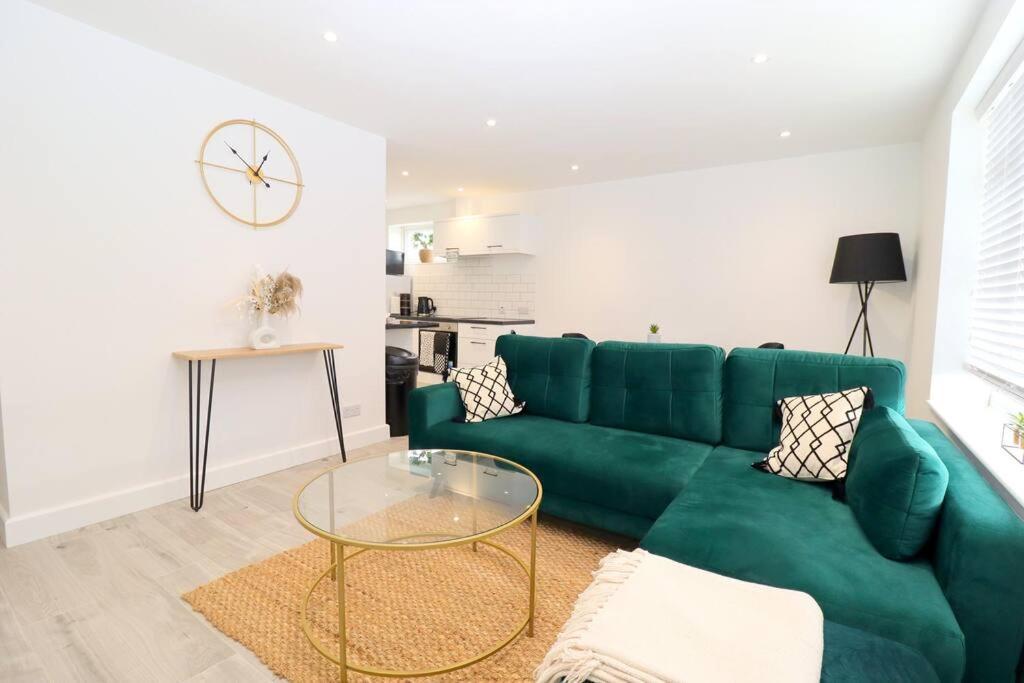 Luxury 5 Mins To Luton Airport Sleeps 4 Appartamento *