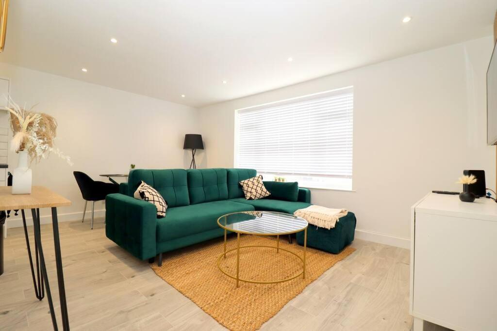 Luxury 5 Mins To Luton Airport Sleeps 4 Appartamento *