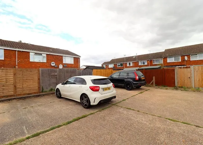 Luxury Apartment 5 Mins To Luton Airport Sleeps 4