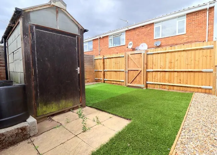 Luxury Apartment 5 Mins To Luton Airport Sleeps 4