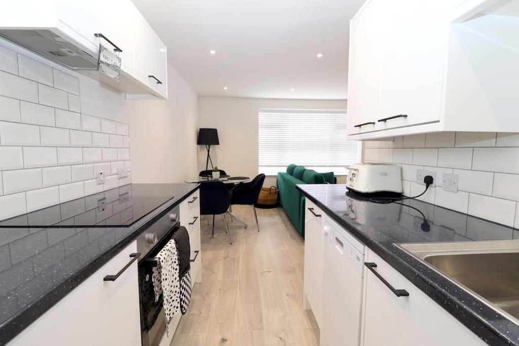 Luxury 5 Mins To Luton Airport Sleeps 4 * Luton (Bedfordshire)